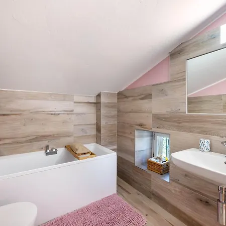 La Casa Di Delfina 3* كابرينو فيرونيسي